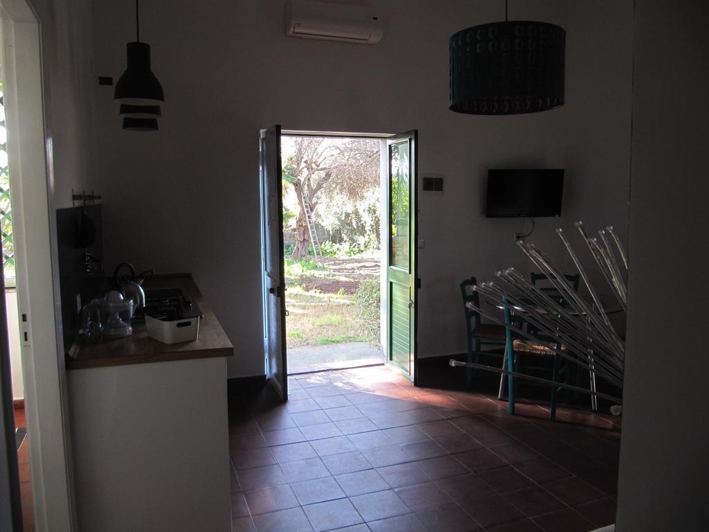 Terre Del Cardinale Country Suites Катания Стая снимка