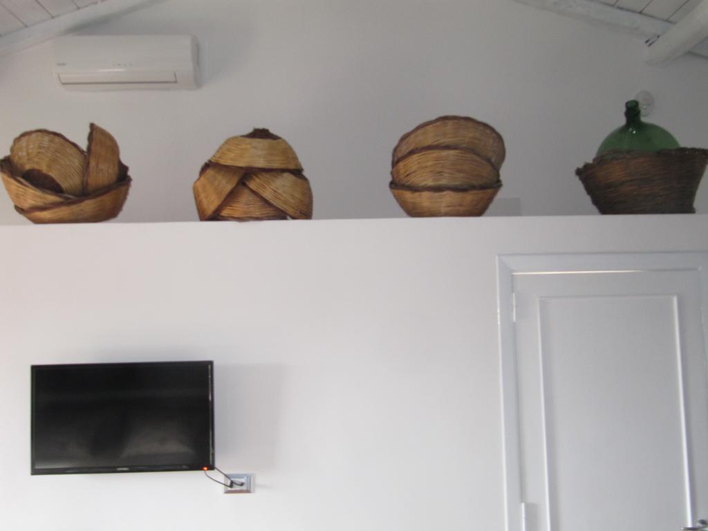 Terre Del Cardinale Country Suites Катания Стая снимка